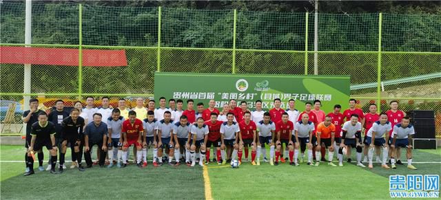 他趴我两腿中间舔我出水视频